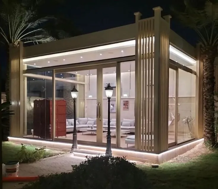 بناء مجالس خارجية زجاجية فخمة بسعر مناسب