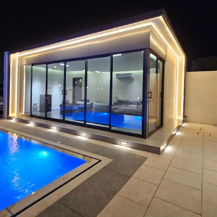 بناء مجالس خارجية زجاجية فخمة بسعر مناسب