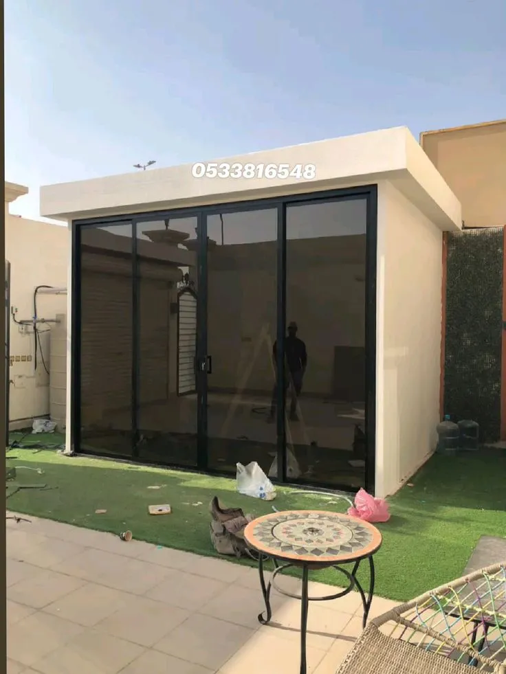 مؤسسة تركيب مجالس زجاج بإبداع هندسي وتشطيب فاخر الرياض