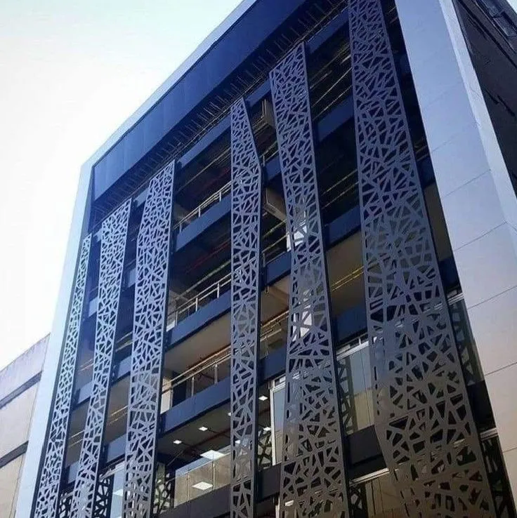 حداد سواتر تركيب ار جي سي فوق المباني في الرياض