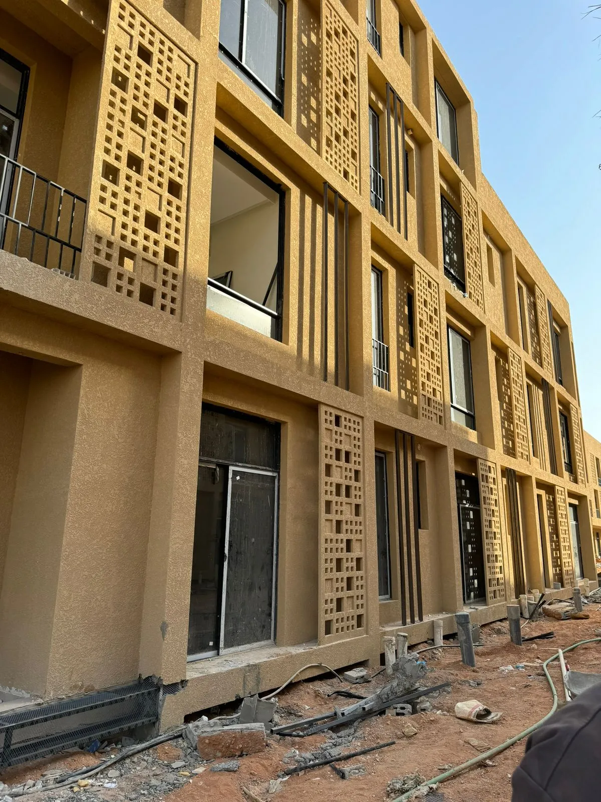 مقاول تجديد واجهات جي ار سي في الرياض