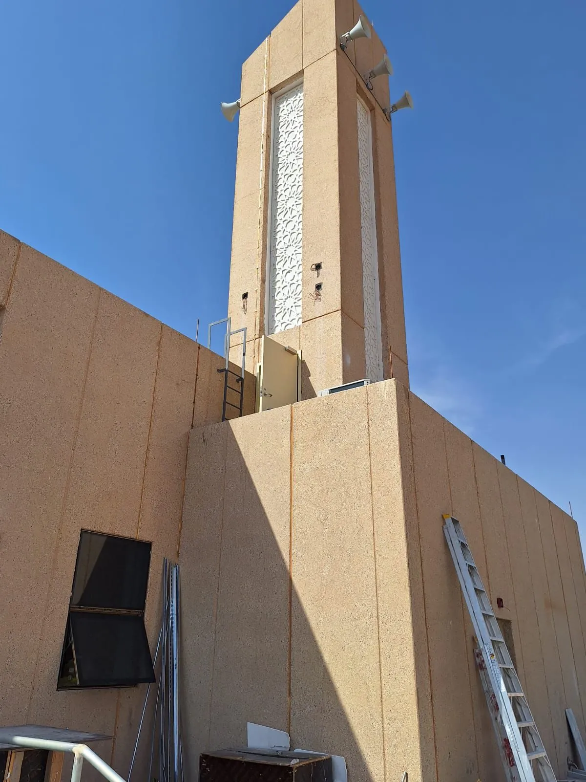 معلم تركيب كرنيش جي ار سي الرياض