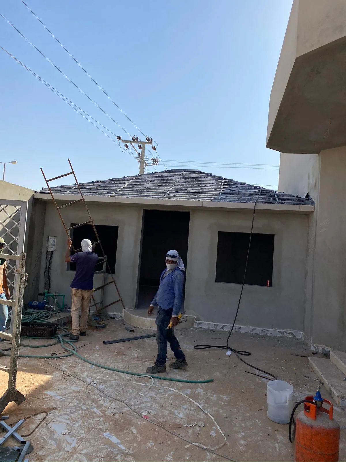 بناء ملاحق علوية وأرضية الرياض